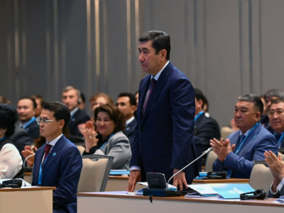 Ерлан Қошанов Қазақстан Халық Кеңесінің Төрағасы болып сайланды