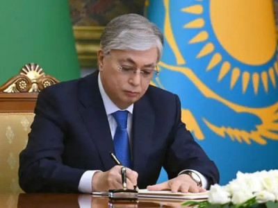 Президент Маңғыстауда қаза тапқан әскери қызметшілерді мемлекеттік наградалармен марапаттады