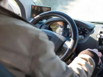 Абай облысында төрт жасөспірім көлікті ұрлап кетіп, кейін оны өртеп жіберген