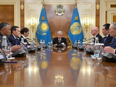 Президент Қорғаныс министрлігіндегі істердің жай-күйіне кешенді тексеру жүргізу жөніндегі комиссия мүшелерімен кеңес өткізді
