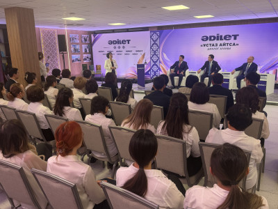 «Ұстаз айтса...»: «Әділет» партиясы Мұғалімдер күнінде педагогтермен диалог алаңын ұйымдастырды