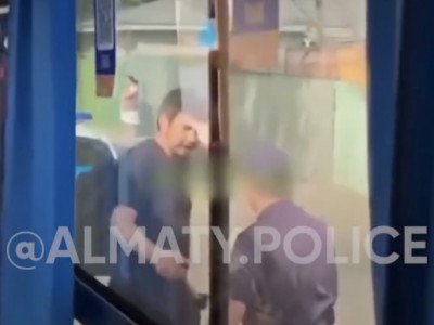 Алматы тұрғыны автобуста жанжал шығарғаны үшін 12 тәулікке қамалды