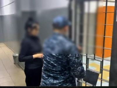 Орал тұрғыны желіде балағат сөз айтқаны үшін 10 тәулікке қамалды