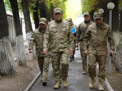 Аңсаған Балтабеков Семейдегі Ұлттық ұлан сарбаздарының жағдайымен танысты