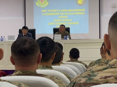 Талдықорған әкімі Ұлттық ұланның жас сарбаздарымен кездесті