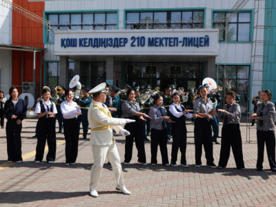 Ұлттық ұлан офицерлері алматылық оқушылармен кездесті