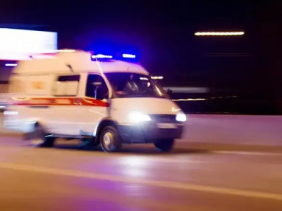 Павлодарда науқасқа асыққан жедел жәрдем көлігі жол апатына ұшырады