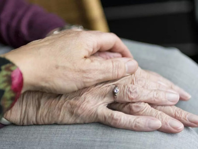 Ғалымдар 80 жастағы адамның жасушаларын 20 жасқа дейін жасартып, ерекше тәжірибе жасаған