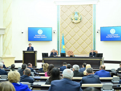 Мемлекет басшысының атынан Халық кеңесінің төрағасы мемлекеттік наградаларды табыстады
