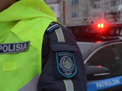 Полицей басынан ауыр жарақат алған науқасты ауруханаға жеткізуге көмектесті