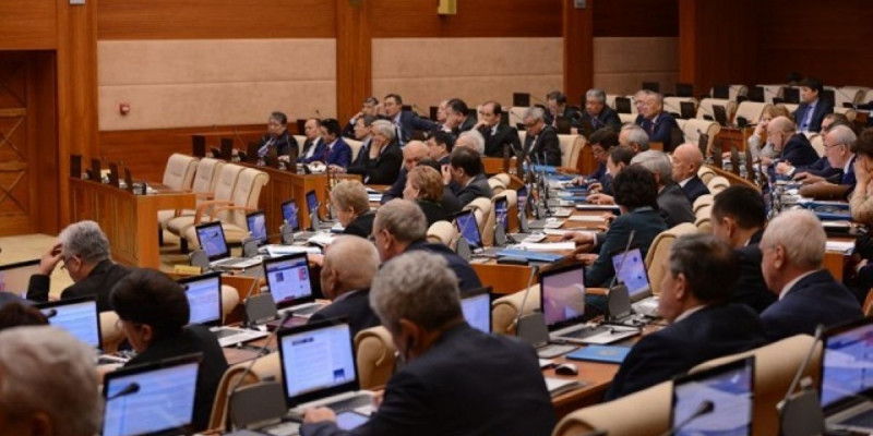 Депутаттар тасқыннан зардап шеккендерге бір күндік жалақысын аудармақ