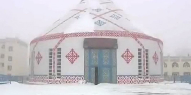 Қытайдағы қазақтар әлемдегі ең үлкен киіз үйді тікті