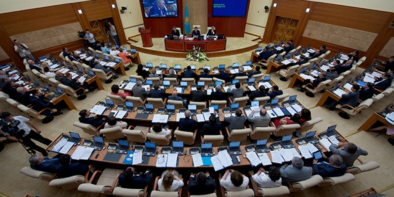 Мәжілісте Инвестициялар және даму министрлігі сынның астында қалды