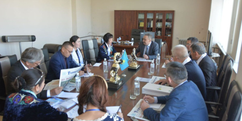 Шетелдегі қазақтар: Бізге ортақ әліпби қажет