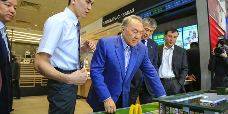«Елбасының «McDonald's»-қа баруы – фастфудты насихаттағаны емес»