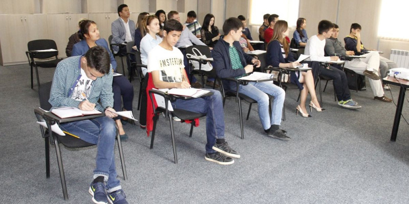 Жас кәсіпкерлер танымал бизнес-тренермен тәжірибе алмасты