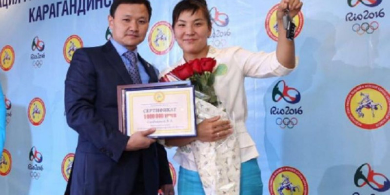 Эльмира Сыздықова да көлік мінді