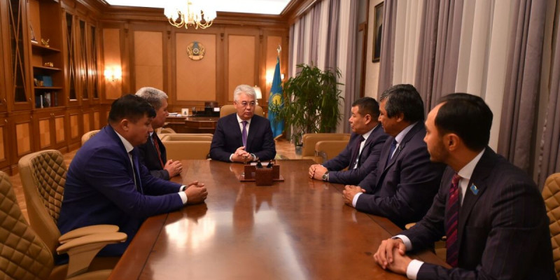 ОҚО әкімі облыстық депутаттарды қабылдады