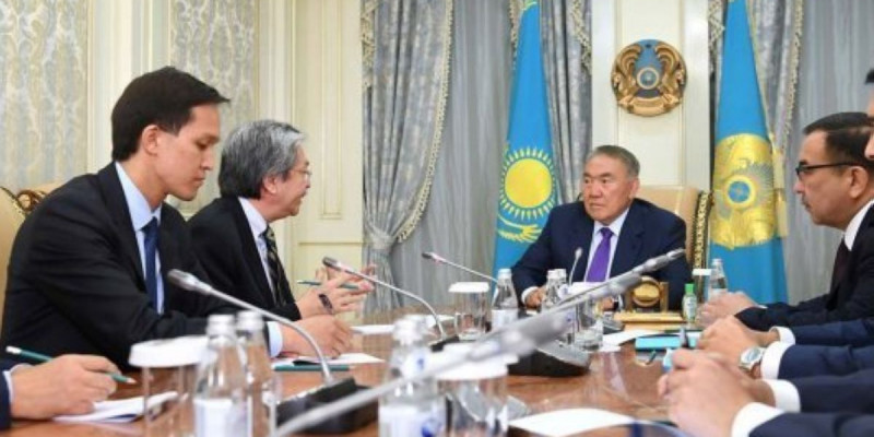 Назарбаев Гонконгтың қаржы министрімен кездесті