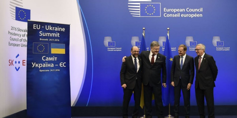 Украина жыл соңына дейін визасыз жүйеге өтеді