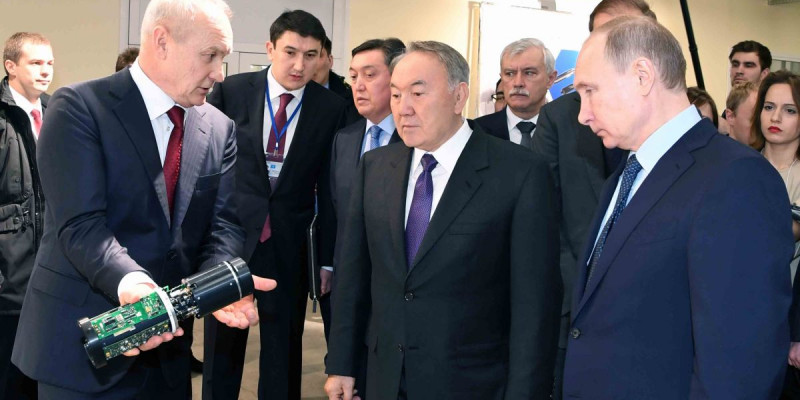 Екі ел басшысы Санкт-Петербургтегі кәсіпорындар жұмысымен танысты