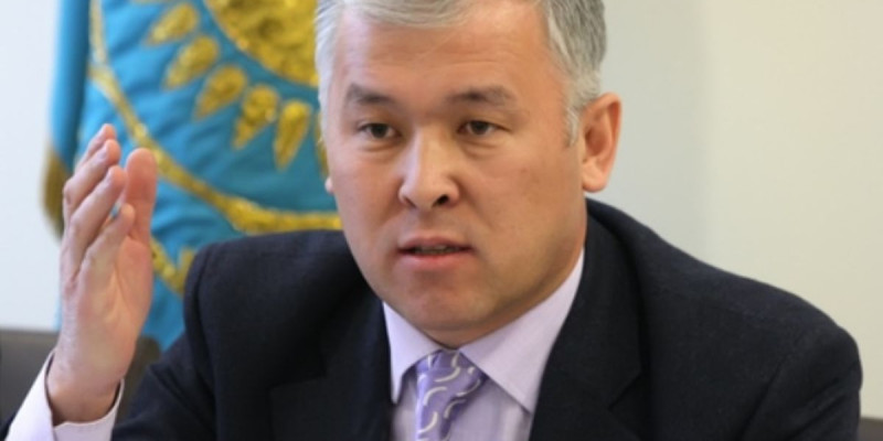 Мұрат Әбенов "Пришельцы в ауле" фильмін көрмеуге кеңес берді