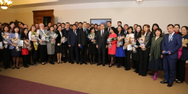 Дәурен Абаев наградаларды табыстады