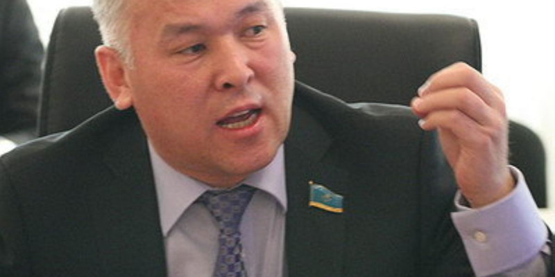 Мұрат Әбенов: Жасалып жатқан жұмыс көп, бірақ халыққа түсіндіретін адам аз