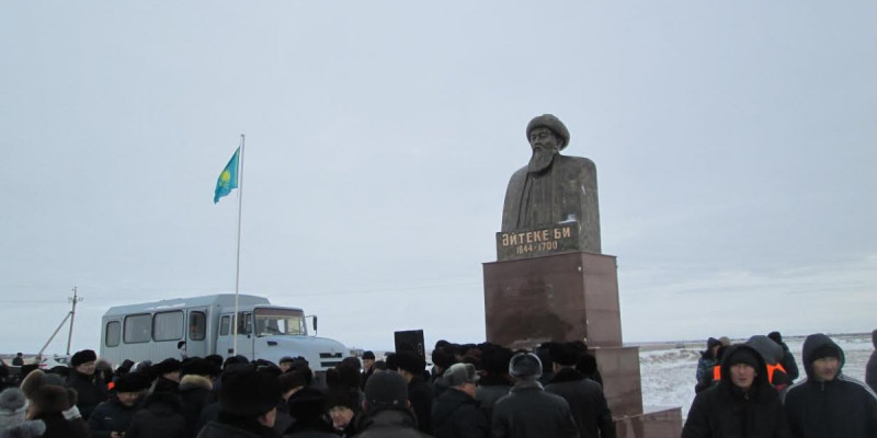 Әйтеке биге ескерткіш орнатылды