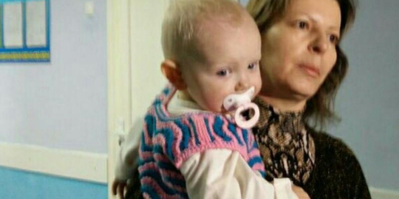 Ақтөбелік әйел 11 айлық баласын жатақхана дәлізіне тастап кетті