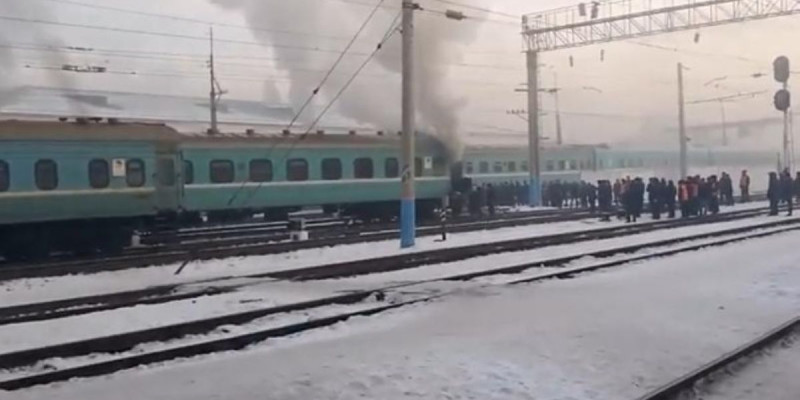Алматы вокзалында жолаушылар вагоны өртке оранды
