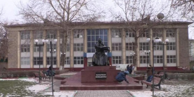 Шымкентте Бауыржан Момышұлының ескерткіші жаңғыртылды