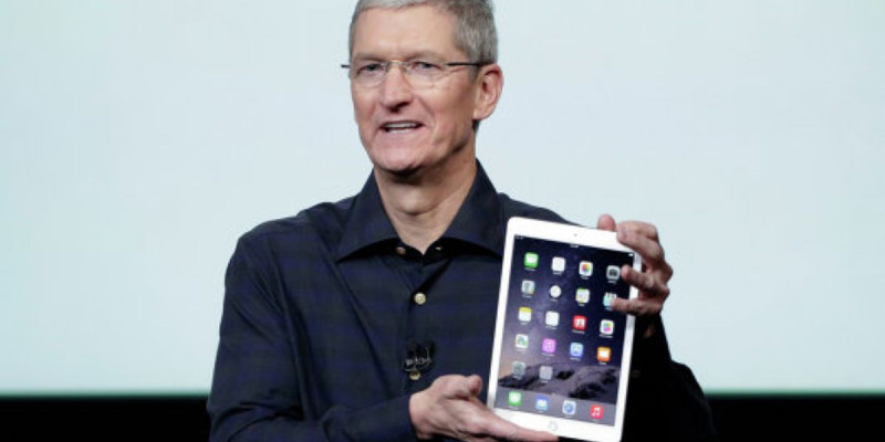 Apple басшысы компаниядағы үлесін сатып жатыр