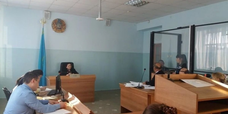 Жыныс мүшесіне есірткі тыққан әйел полицейлерді айыптады