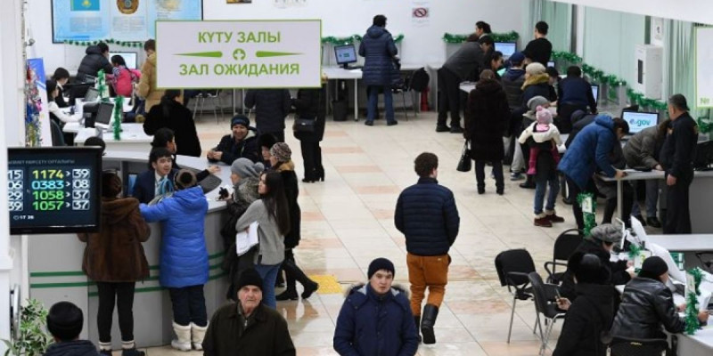 Астанада демалыс күндері мыңдаған адам "уақытша тіркеуден" өтті