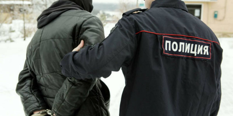 Қамауға алынған күдіктілерге күш көрсеткен полицейлер 12 жылға сотталмақ