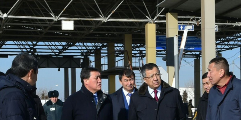 Асқар Мамин казақ-өзбек шекарасындағы кеден бекеттерінде болды