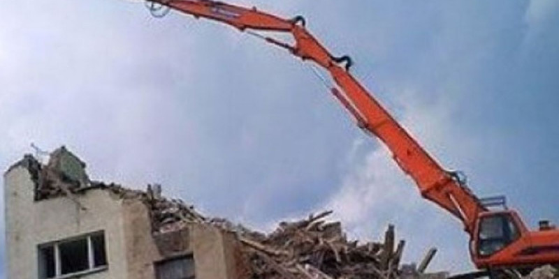 Оралдағы апатты мектептер сүріле бастады