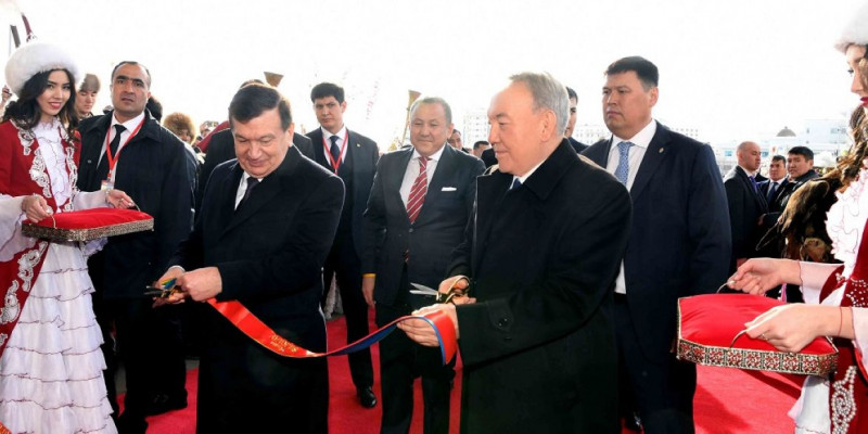 Н.Назарбаев Ш.Мирзиёевқа елорданың көрнекті орындарын көрсетті