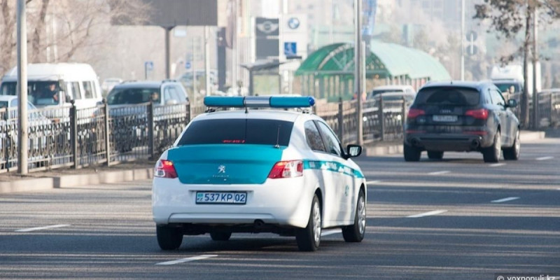 Тәртіп бұзған жүргізушіні қуған полицей 9 жасар баланы қағып кетті