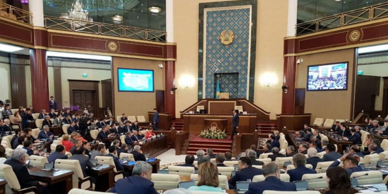Қазақстан парламентіне Конституцияға түзетулер жобасы түсті