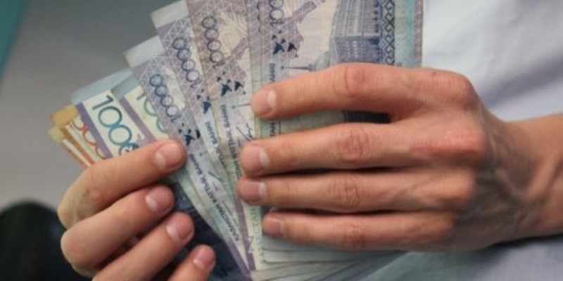 Алаяқтар 93 жастағы әжейдің 700 мың теңгесін жымқырып кетті