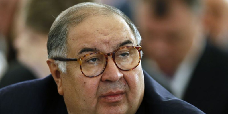 Ресей миллиардері оппозиционер Алексей Навальныйды сотқа берді