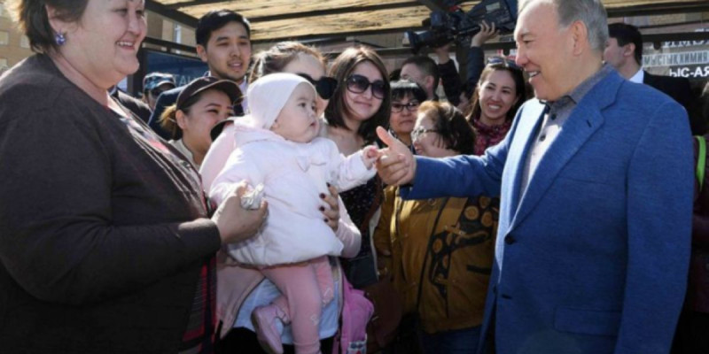Нұрсұлтан Назарбаев: Жас маман ретінде 10 жыл пәтер кезегінде тұрдым