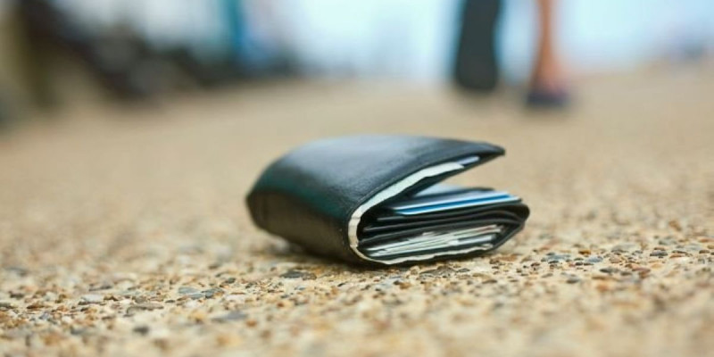 Шымкент тұрғыны 2 млн теңге тауып алып, ақшаны бірден иесіне қайтарған