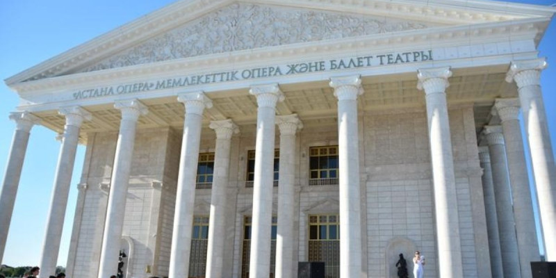 "Астана Опера" театрының ұжымы су тасқынынан зардап шеккендерге қолдау көрсетті