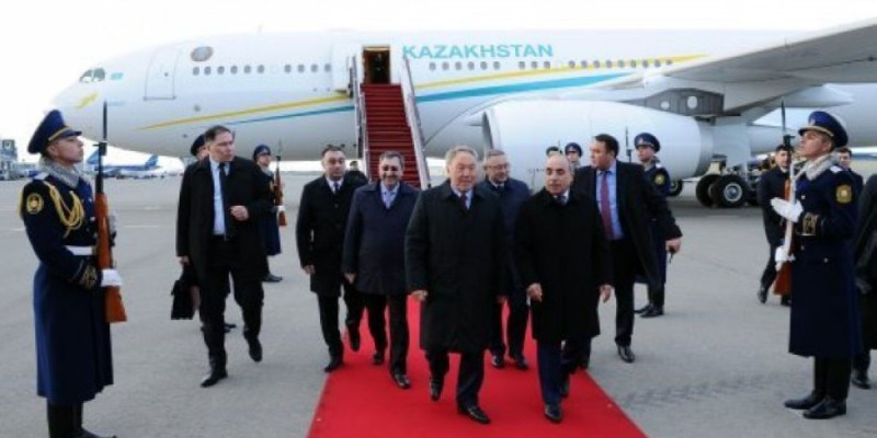 Нұрсұлтан Назарбаев Бакуге барды