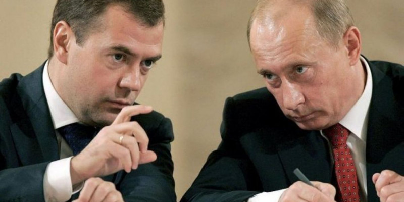 Путин мен Медведев өздерінің кірістерін жария етті