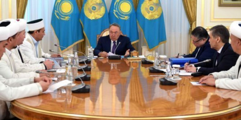 Назарбаев қысқа балақ пен сақал қоюға тыйым салу керектігін айтты