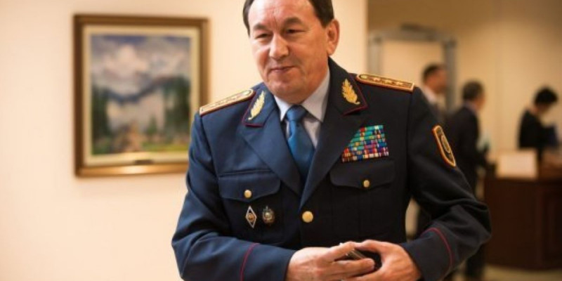 Журналистер мен күзетшілер арасындағы жанжал министрдің бақылауында